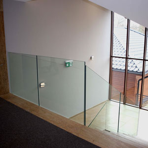 Szklana balustrada schody