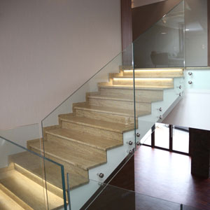 Balustrada szklana wewnętrzna schody